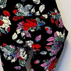 LulaRoe Floral Tall and Curvy leggings Sz XL